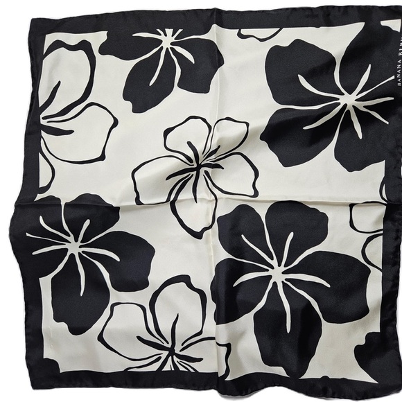 Elegant Black and White Scarf - Picture 2 of 2